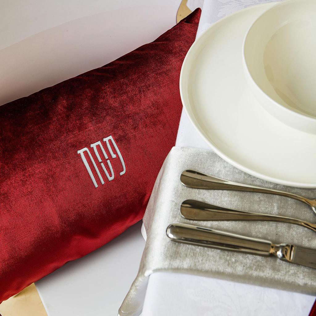Velvet Leaves Seder Set